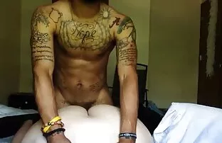 Watch Video Ebony Gay wichst sich ab, während er seine Zehen auf der kostenlosen Pornoseite geleckt und gesaugt hat, der Heimat von kostenlosen sex reife Негры Porno-Videos und Ноги Sexfilmen online.